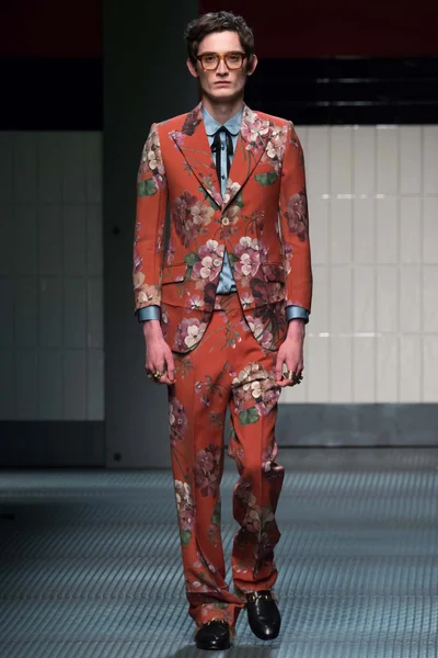 Look 38